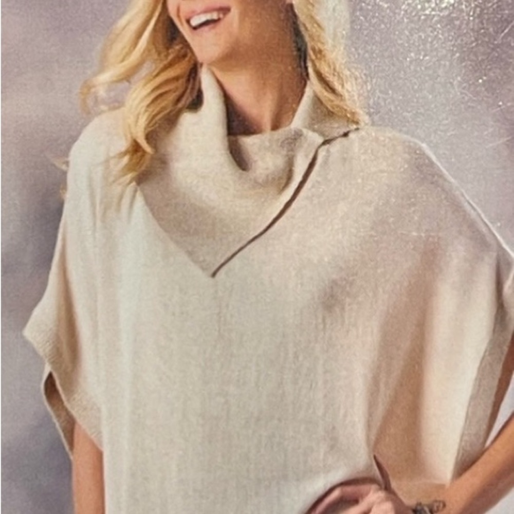 NWT Charlie Paige Women’s Gold Soft Knit Poncho Top Large XL Sweater